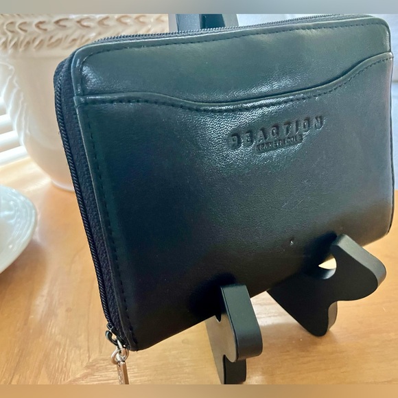 Kenneth Cole Reaction Black all Genuine Leather Wallet. 
Perfect Condition - Picture 2 of 15